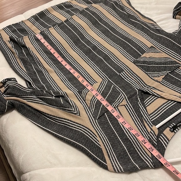 DOE & RAE STRIPPED BLOUSE - Picture 5 of 5